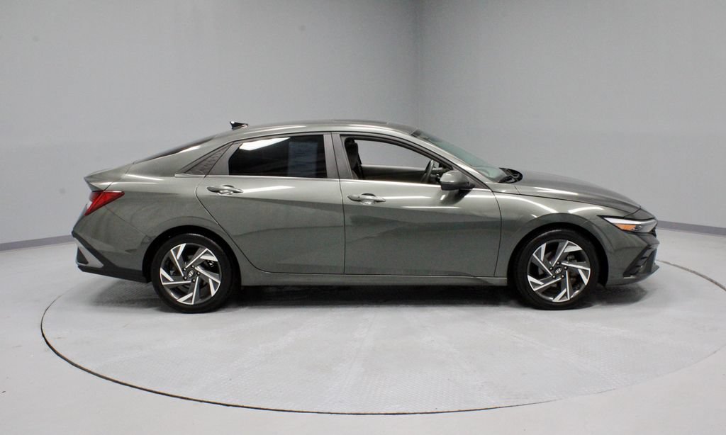 Used 2024 Hyundai Elantra SEL w/ Convenience Package FWD image 7