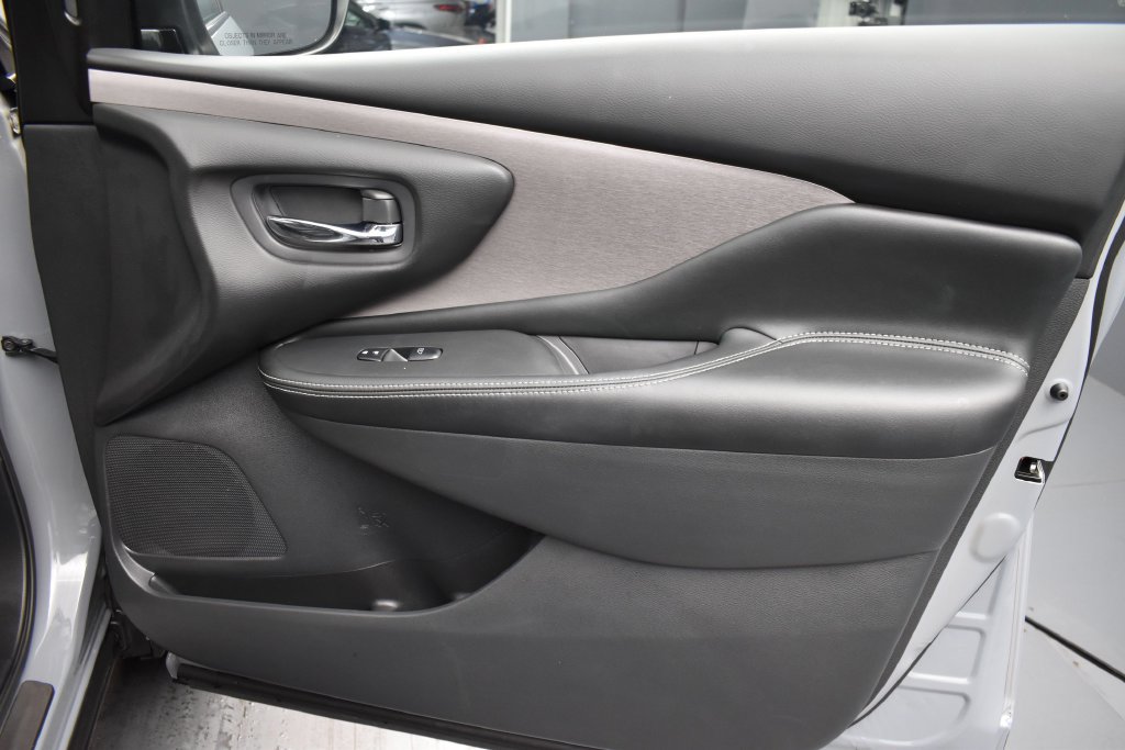 Used 2023 Nissan Murano SV w/ SV Midnight Edition Package AWD/4WD image 15