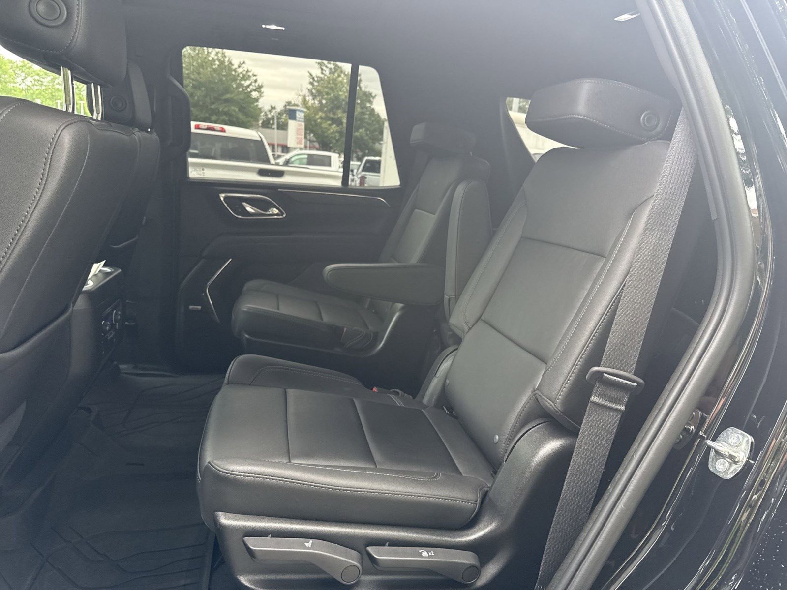 Used 2024 Chevrolet Tahoe Z71 w/ Luxury Package AWD/4WD image 22