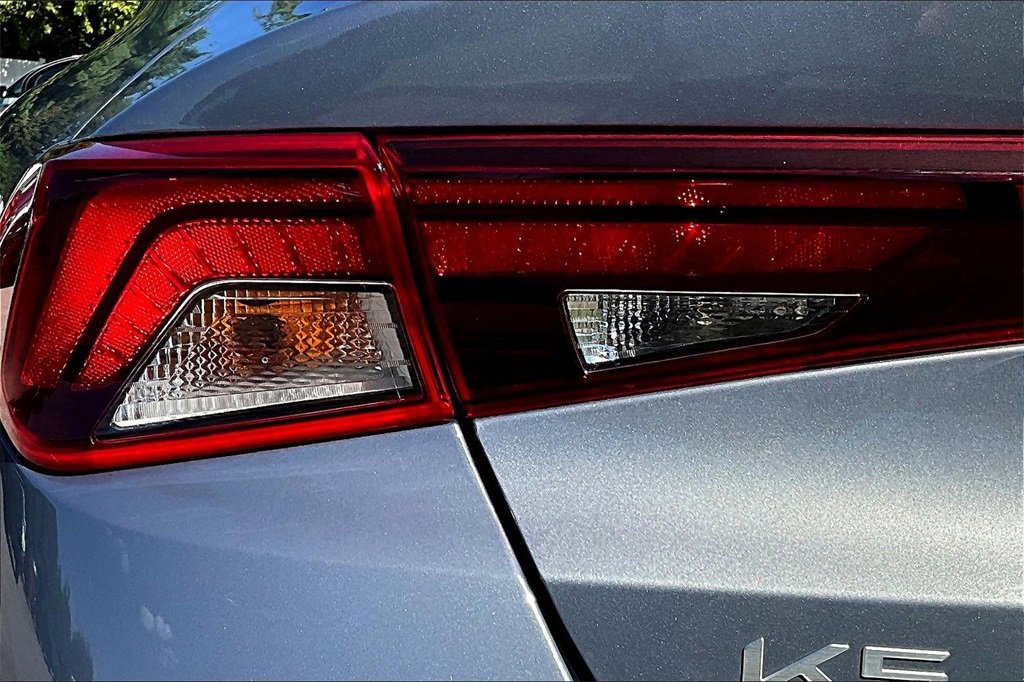 Used 2023 Kia K5 LXS image 29