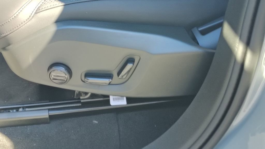 New 2026 Volvo XC90 B6 Plus w/ Protection Package Premier image 11