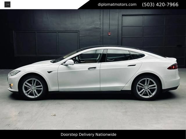Used 2014 Tesla Model S 85 RWD image 4