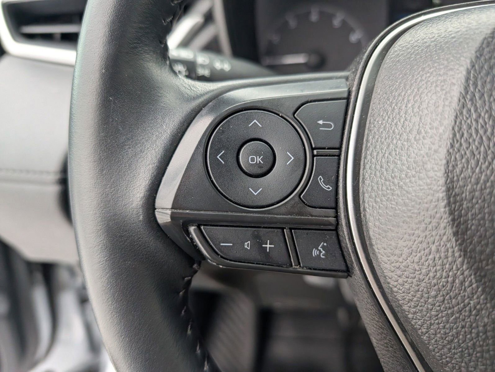 Used 2025 Toyota Corolla Cross LE image 25