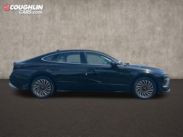 New 2025 Hyundai Sonata Limited image 3