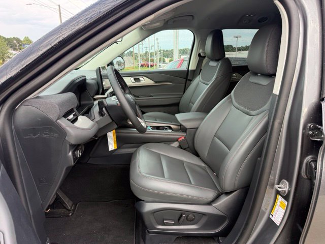 Used 2026 Ford Explorer Active w/ Active Comfort Package RWD image 17