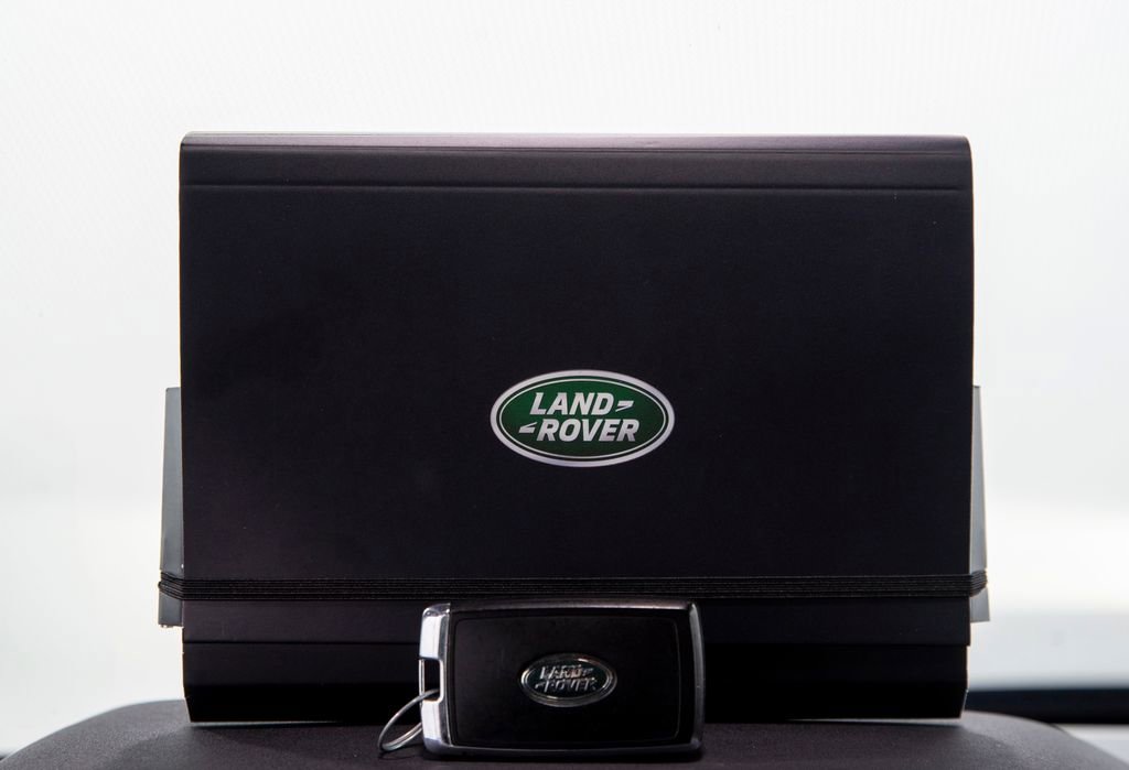 Used 2025 Land Rover Range Rover Sport SE image 37