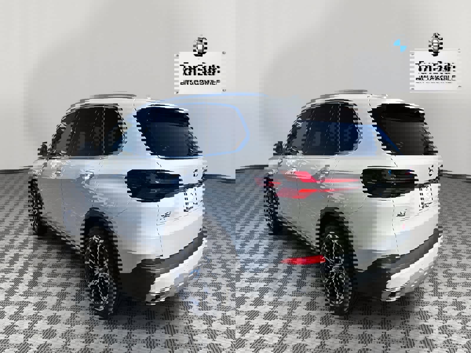 Certified 2025 BMW X5 sDrive40i w/ Parking Assistance Package image 5