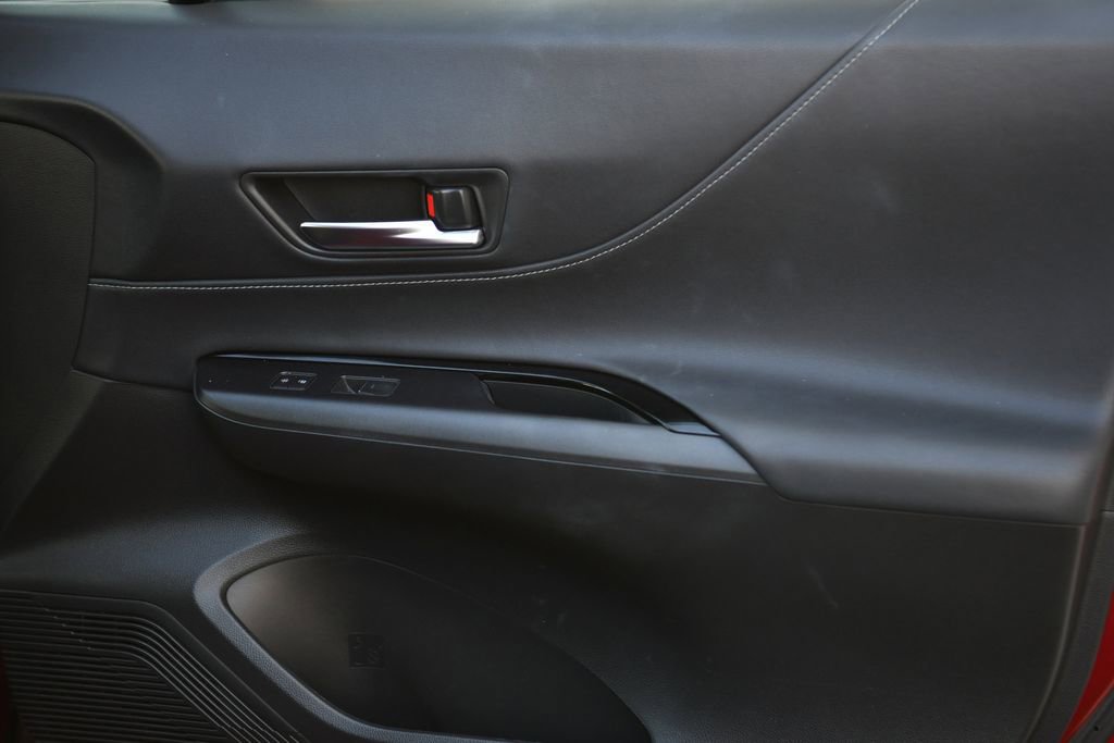 Used 2022 Toyota Venza LE image 28