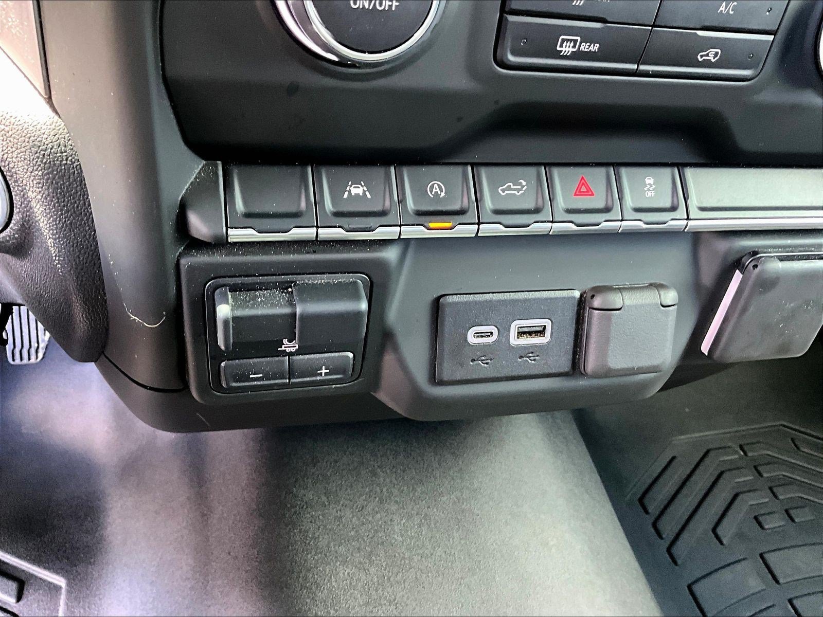 Used 2024 Chevrolet Silverado 1500 Custom AWD/4WD image 17