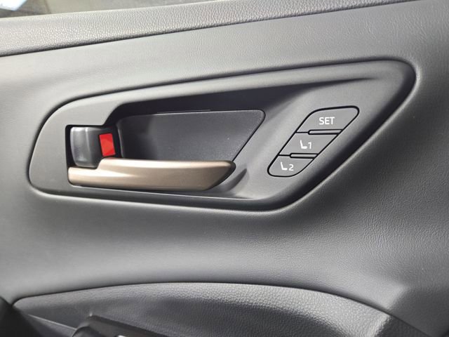 Used 2025 Toyota Crown Signia image 34