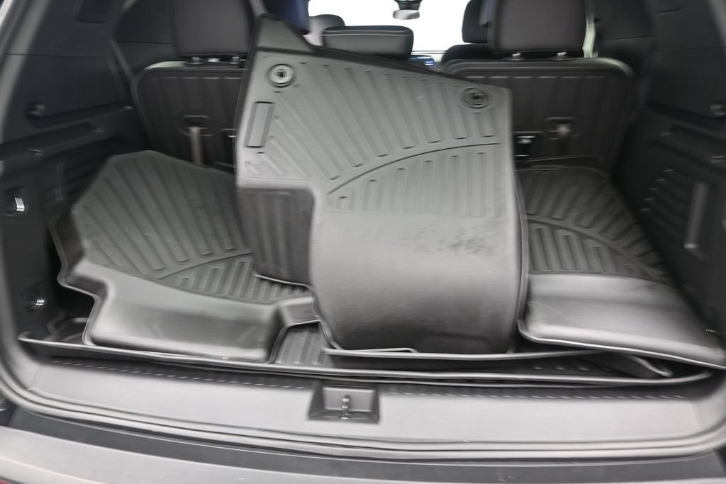 Used 2025 Chevrolet Traverse LT w/ Midnight/Sport Edition FWD image 13