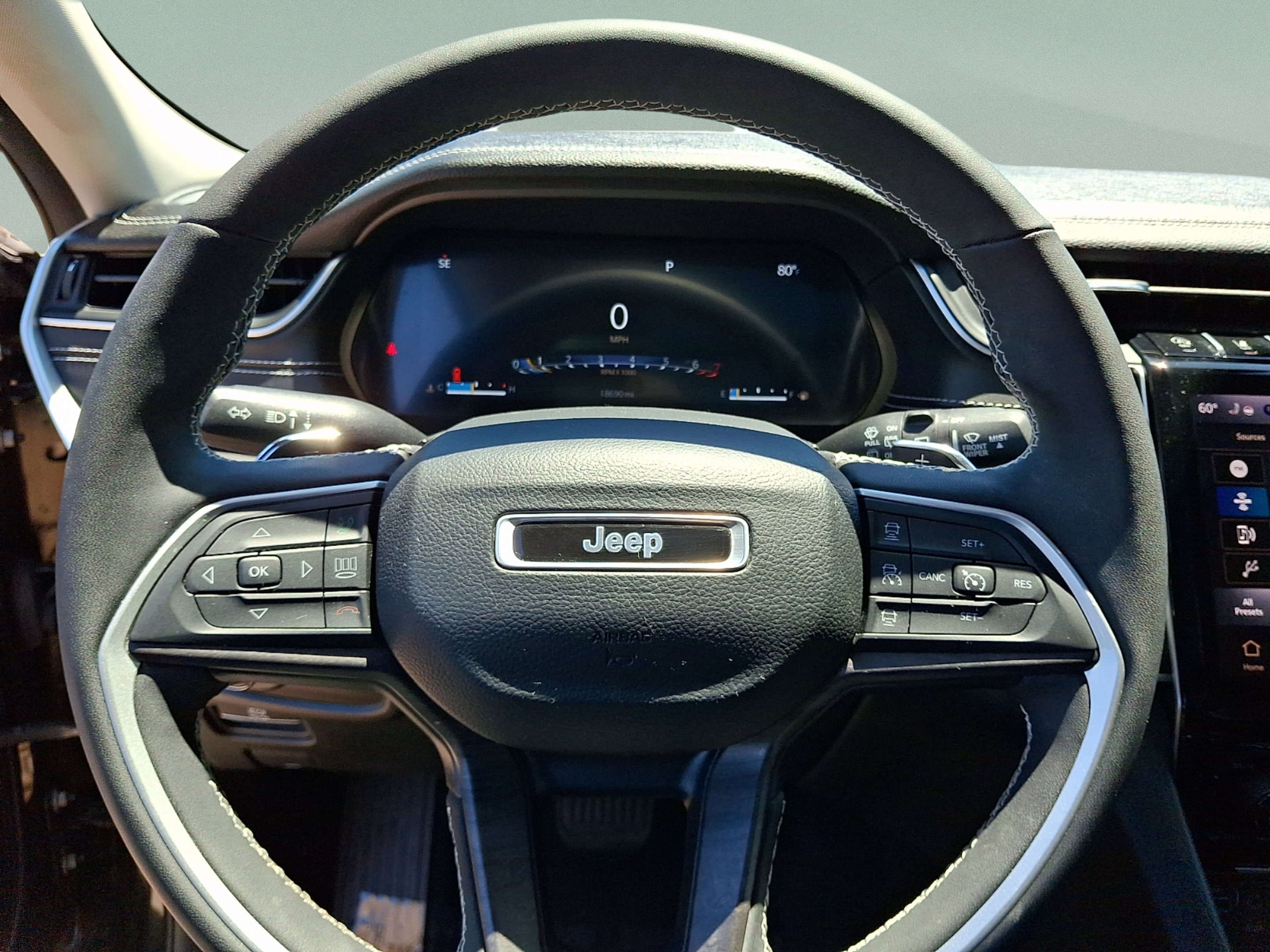 Certified 2023 Jeep Grand Cherokee L Limited w/ Black Appearance Package AWD/4WD image 21