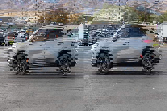 Certified 2025 Buick Envision Sport Touring image 3