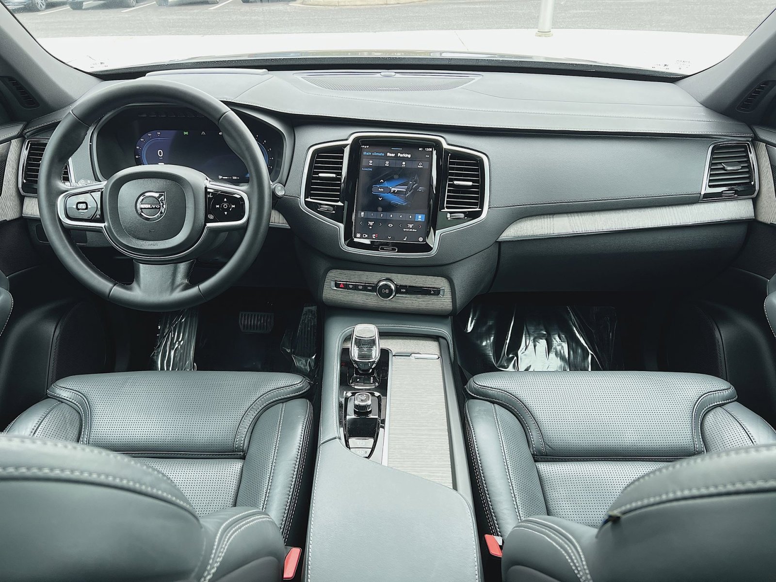 Used 2023 Volvo XC90 B6 Ultimate w/ Protection Package image 23