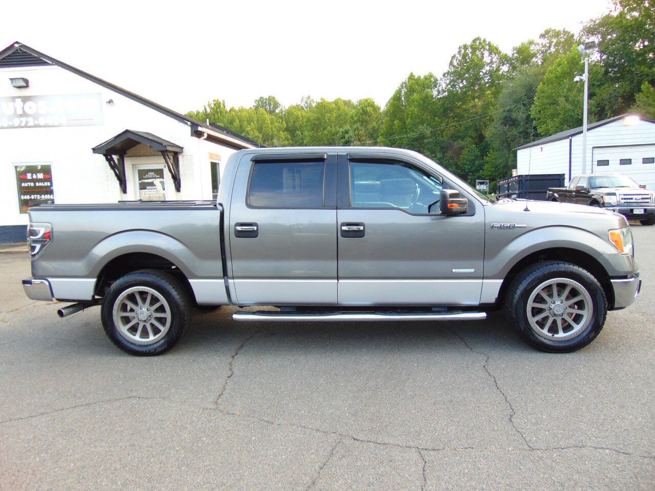 Used 2011 Ford F150 XLT w/ XLT Chrome Pkg RWD image 2