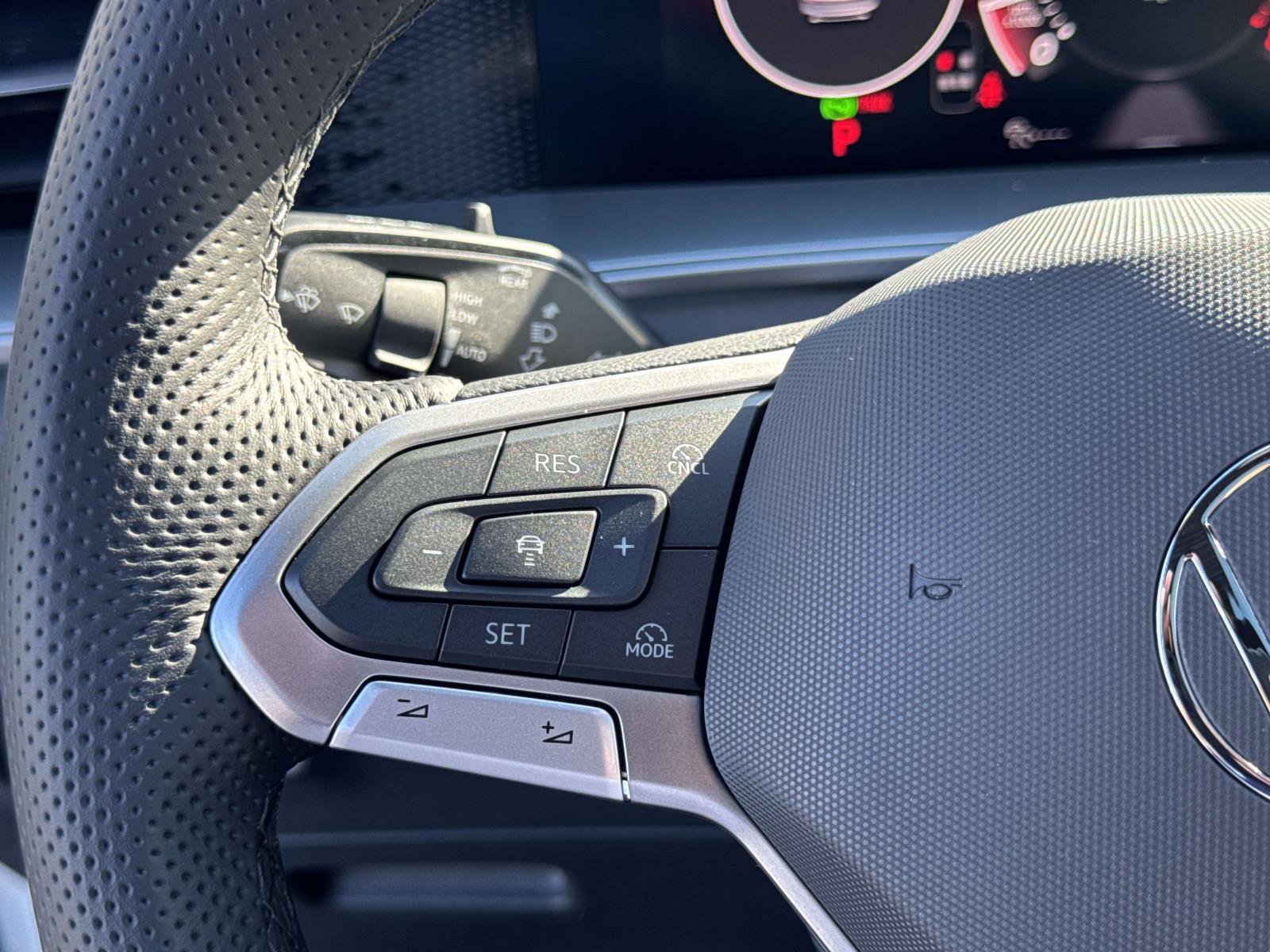 New 2026 Volkswagen Tiguan SE R-Line FWD image 18