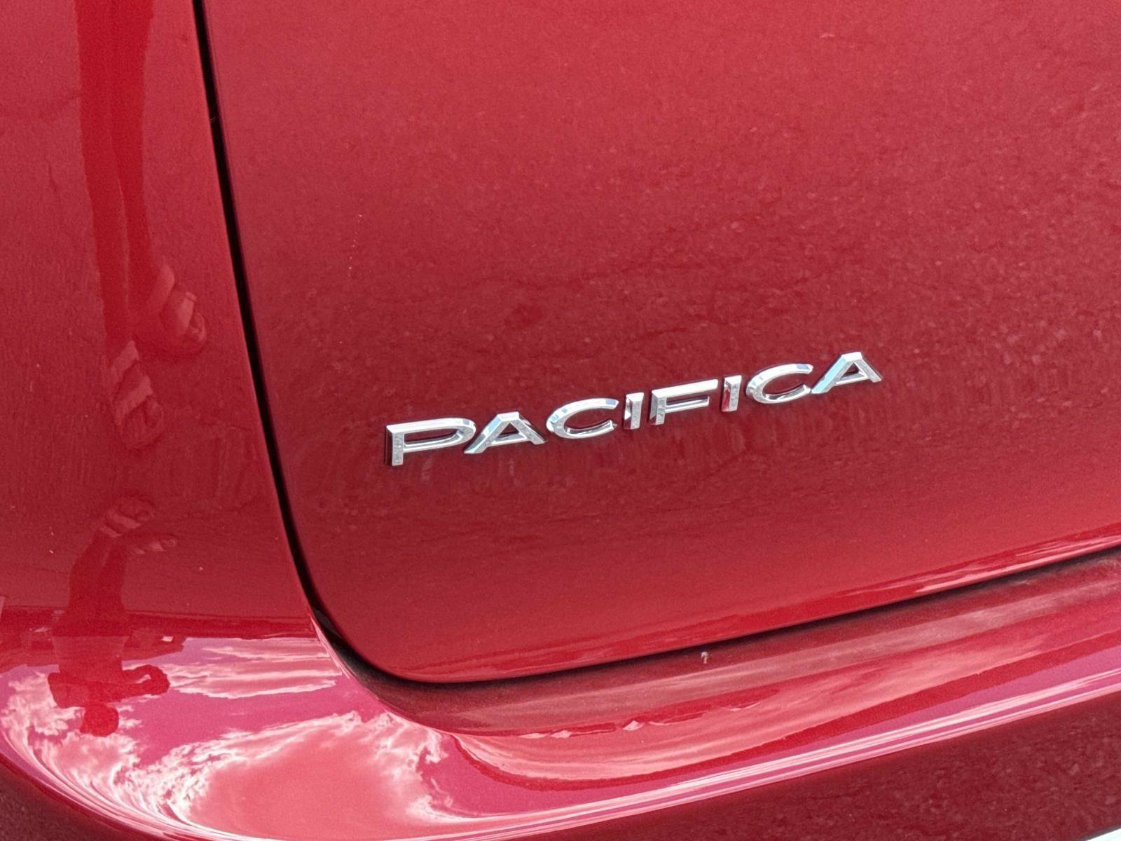 New 2027 Chrysler Pacifica Limited FWD image 10
