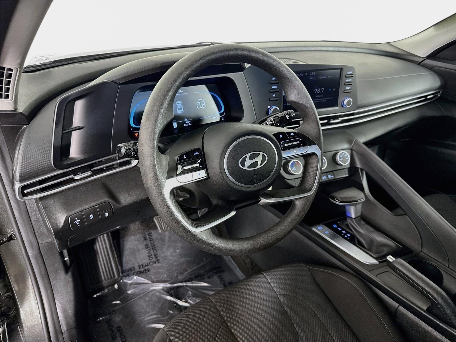 Certified 2025 Hyundai Elantra SE FWD image 9