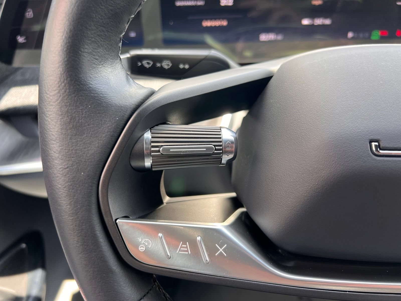 Used 2024 Lucid Air Touring AWD/4WD image 35