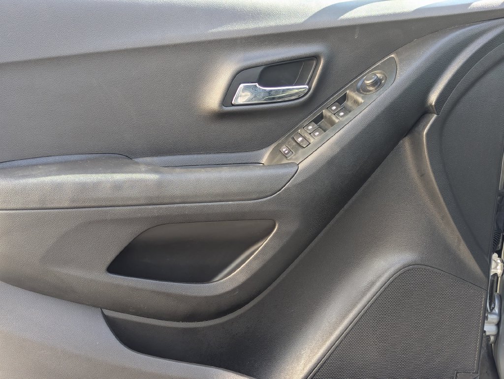 Used 2016 Chevrolet Trax LS FWD image 12