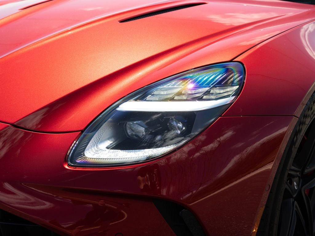 Used 2025 Aston Martin V8 Vantage Coupe image 14