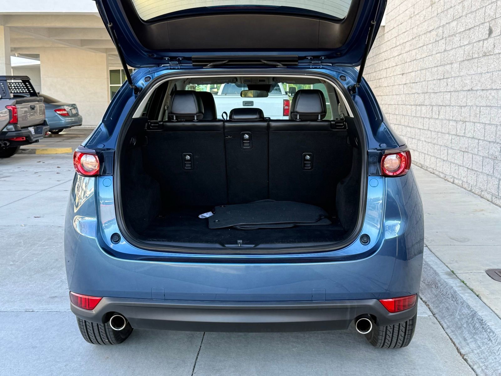 Used 2021 MAZDA CX-5 Touring image 27