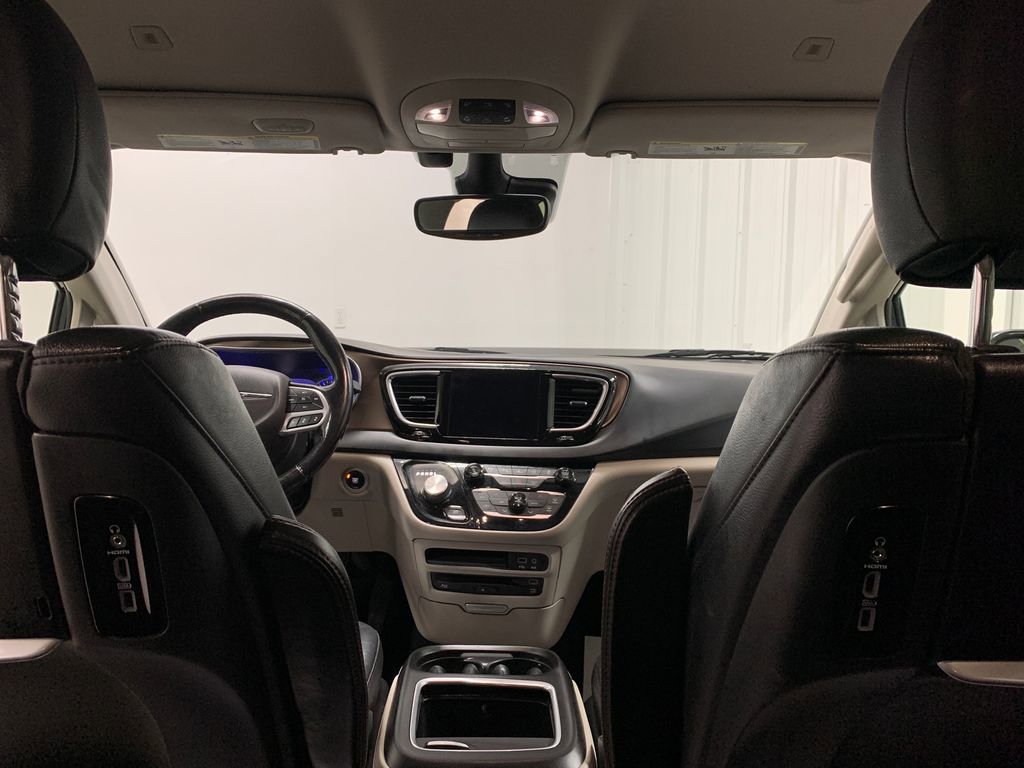 Used 2019 Chrysler Pacifica Touring-L Plus w/ Advanced Safetytec Group FWD image 22
