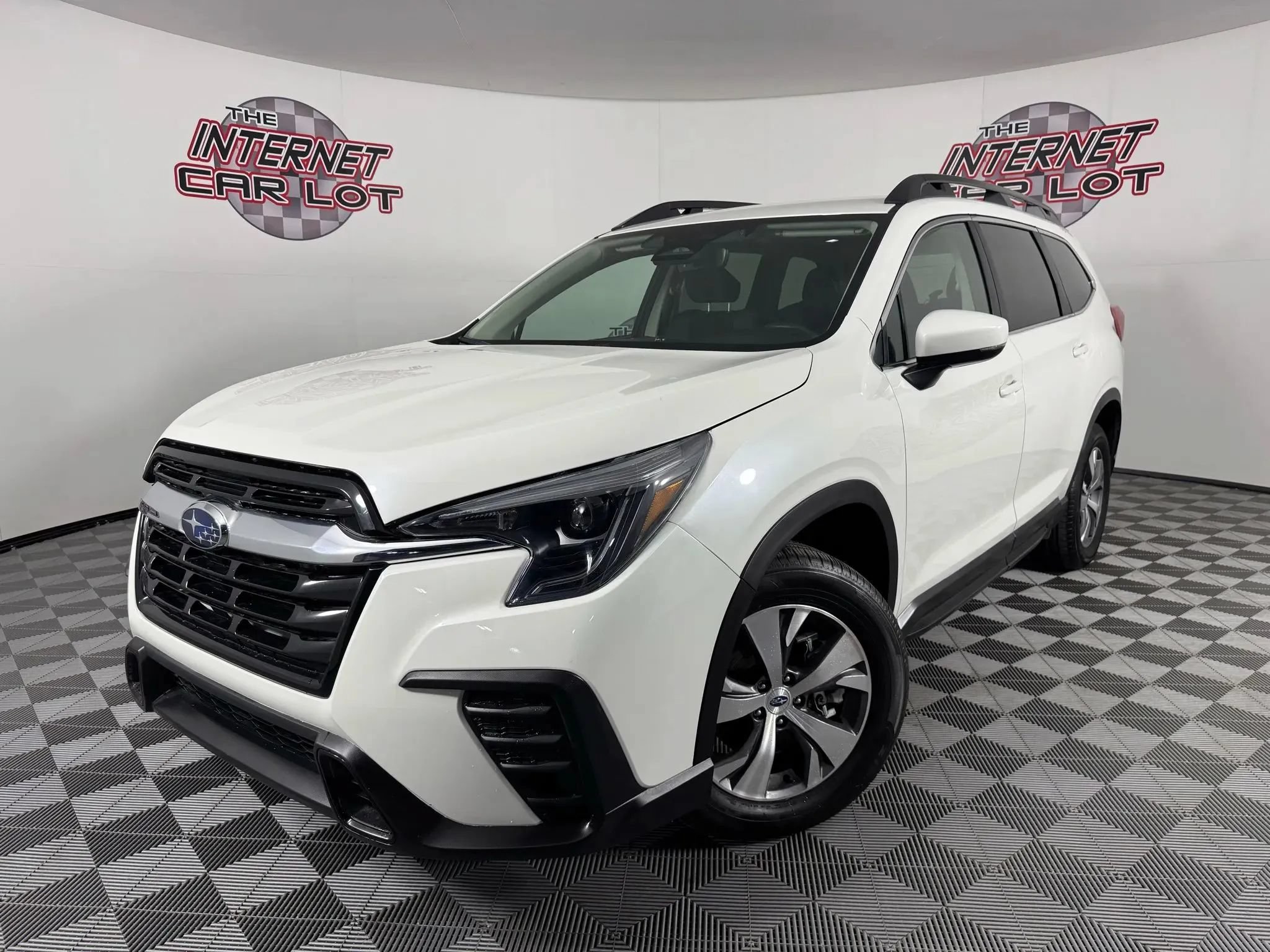 Used 2025 Subaru Ascent Premium AWD/4WD image 1