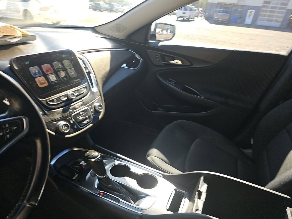 Used 2016 Chevrolet Malibu LT image 10