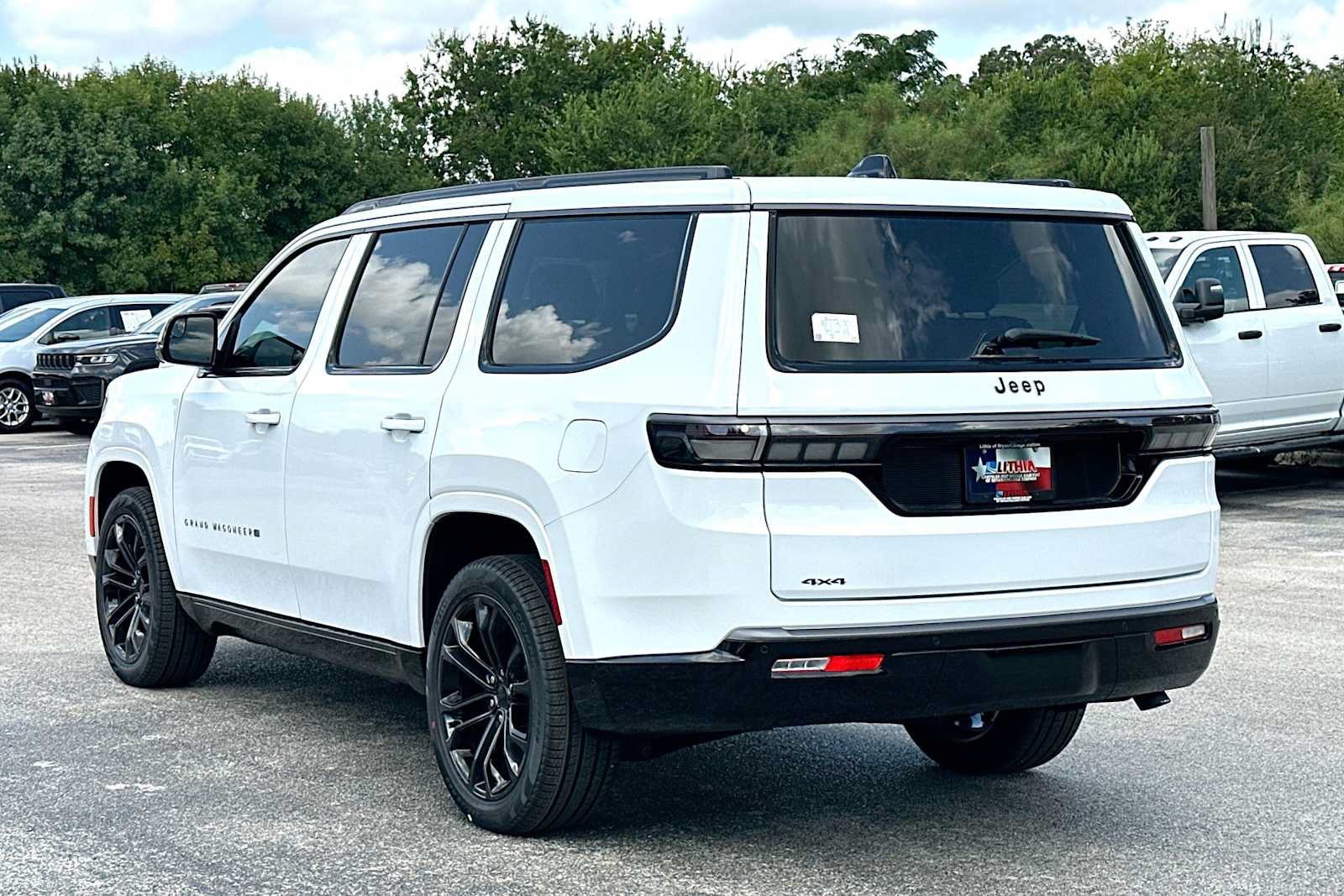 New 2026 Jeep Grand Wagoneer Summit w/ Premium Group III AWD/4WD image 13