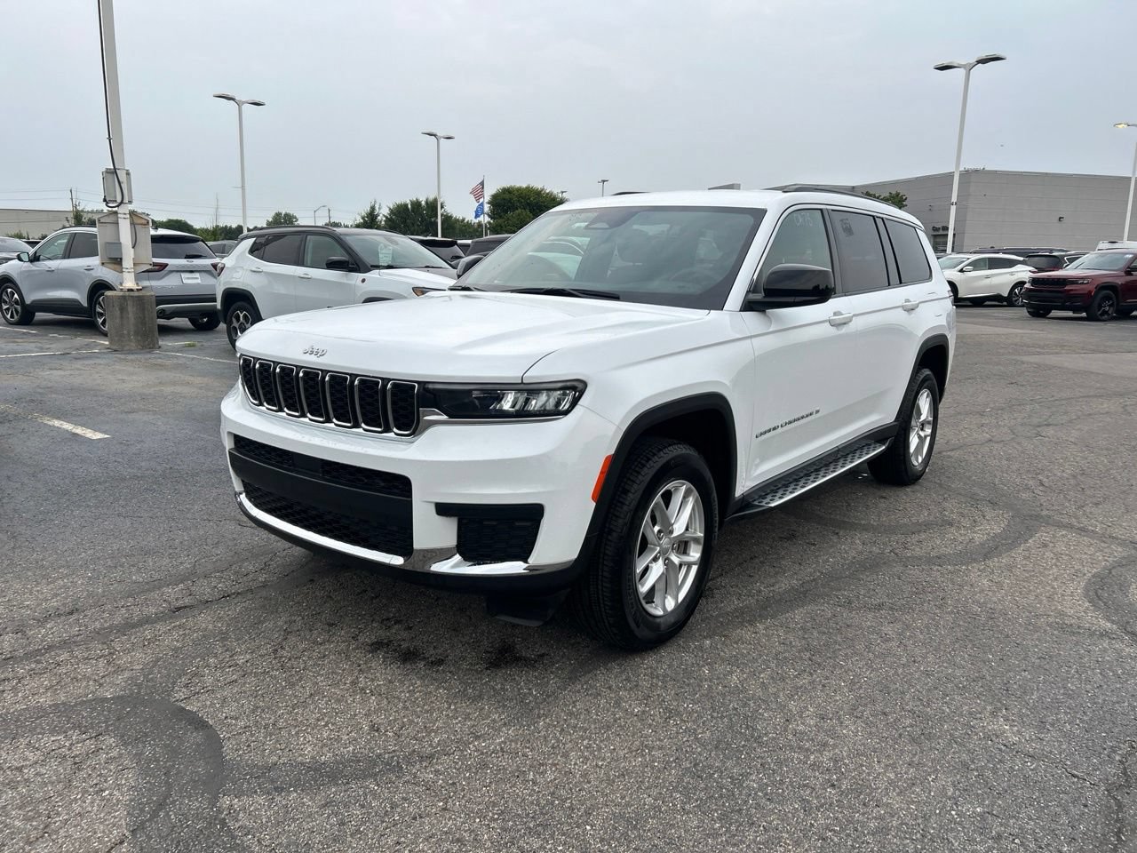 Used 2025 Jeep Grand Cherokee L Laredo RWD image 8
