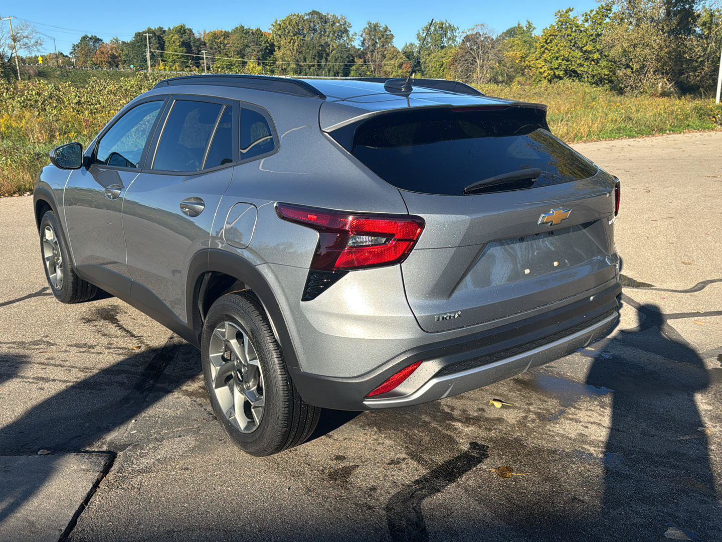 Used 2024 Chevrolet Trax LT w/ Driver Confidence Package FWD image 3