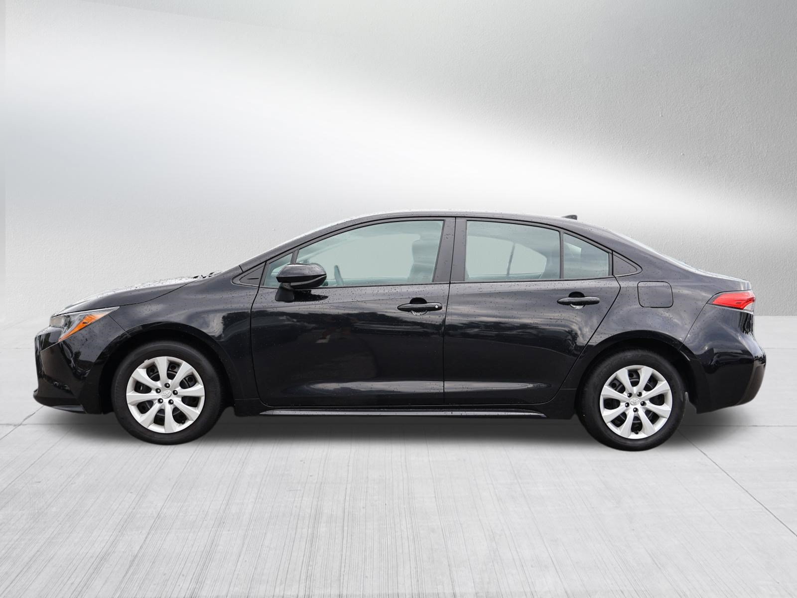 Used 2025 Toyota Corolla LE FWD image 4