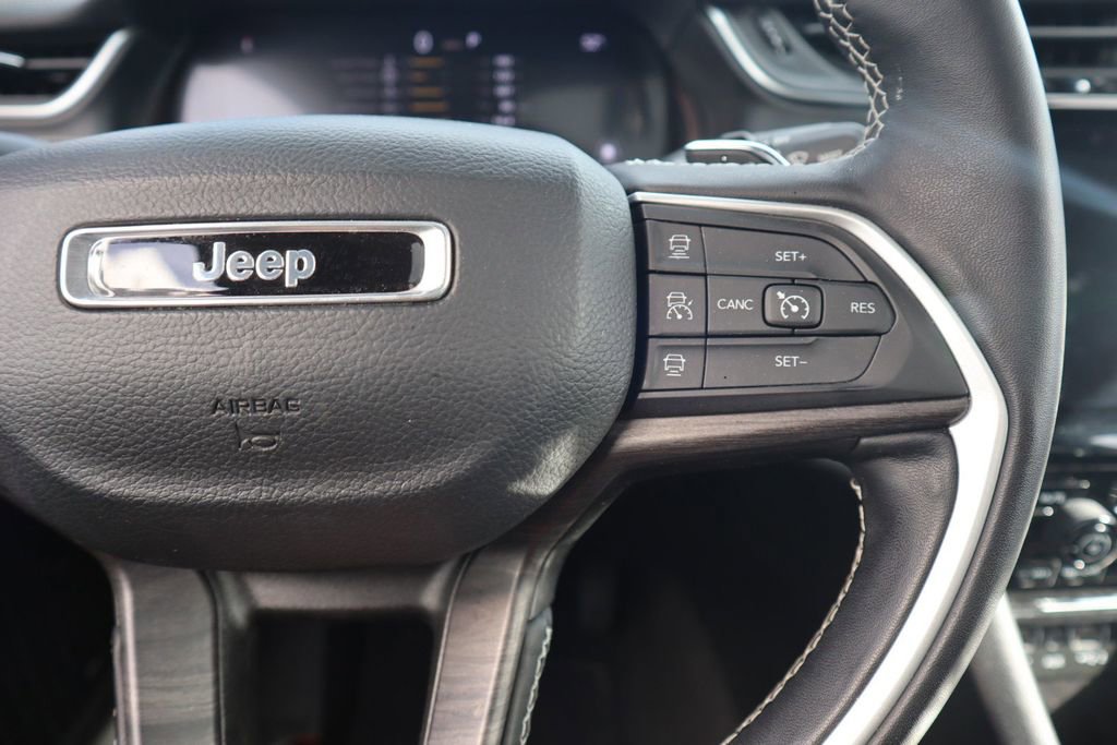 Used 2022 Jeep Grand Cherokee L Limited AWD/4WD image 27