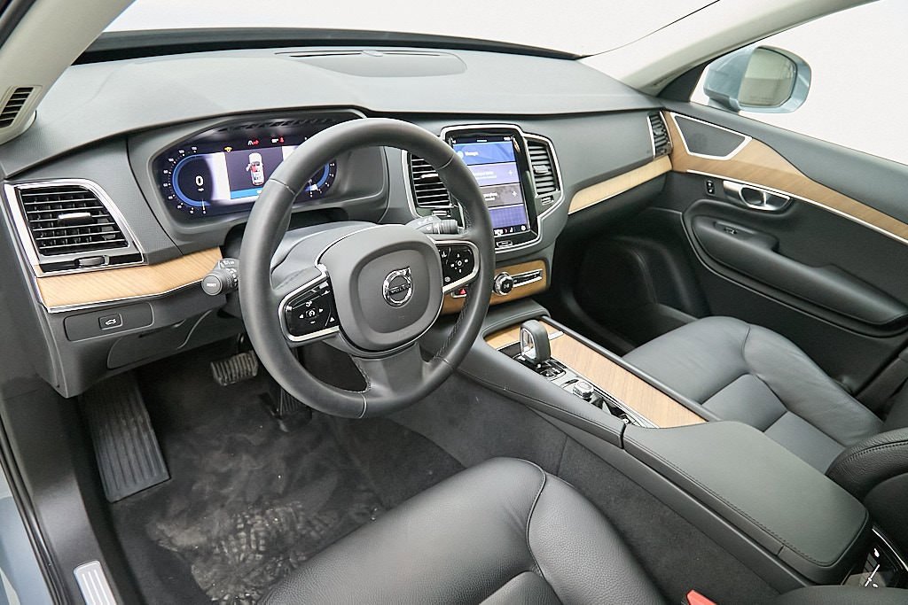 Certified 2023 Volvo XC90 B5 Plus image 13