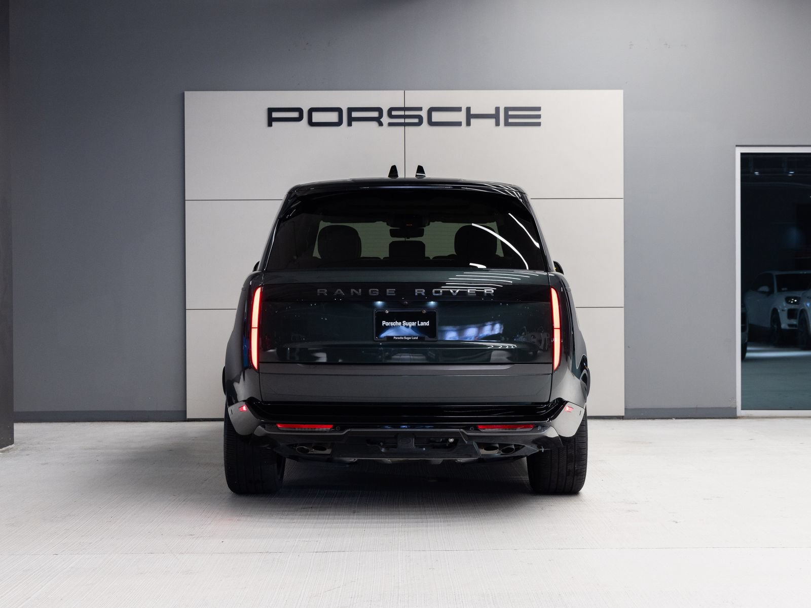 Used 2025 Land Rover Range Rover SE AWD/4WD image 6
