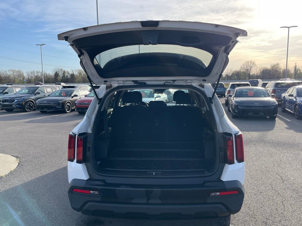 Used 2022 Kia Sorento LX image 9