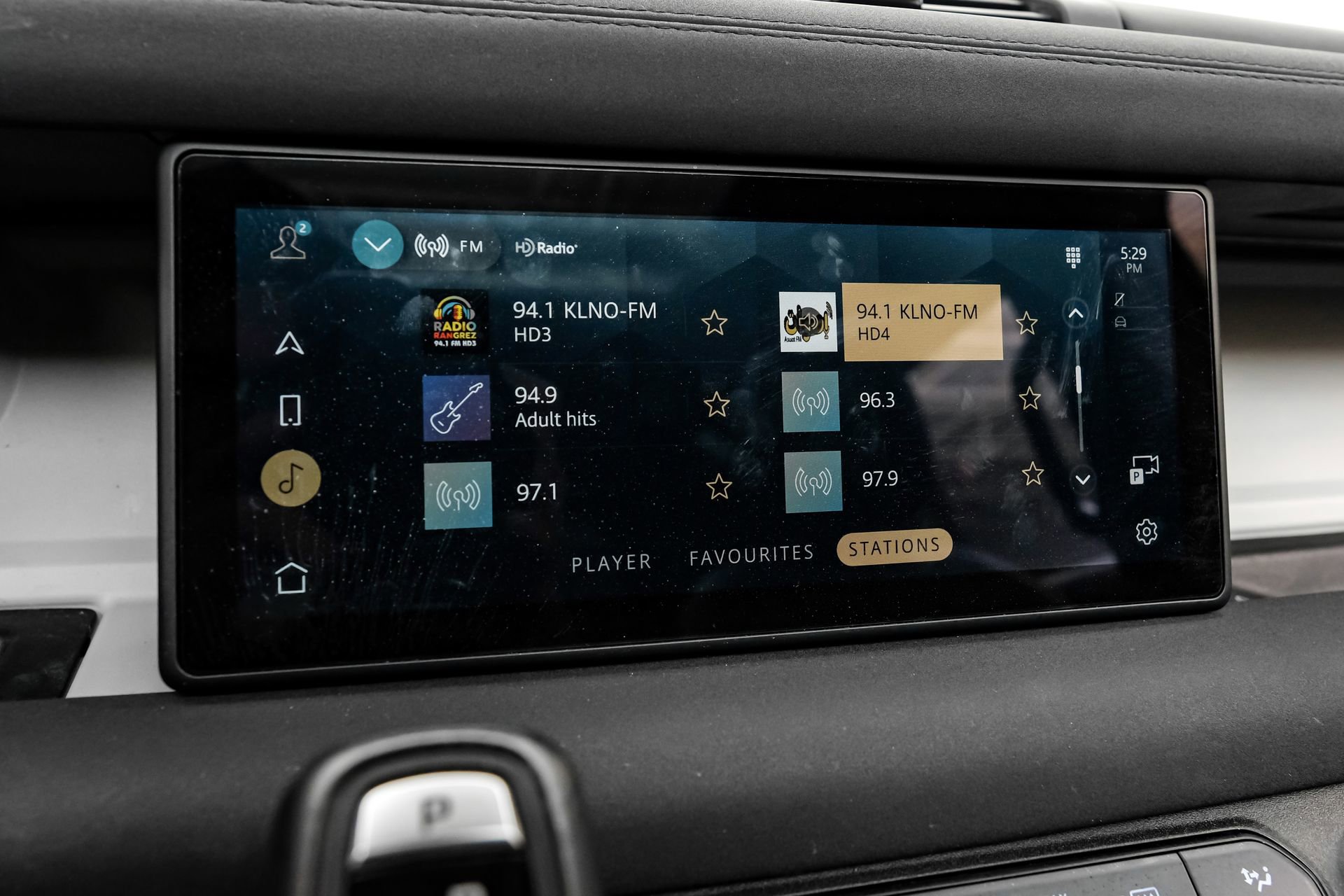 Used 2023 Land Rover Defender 110 SE image 32