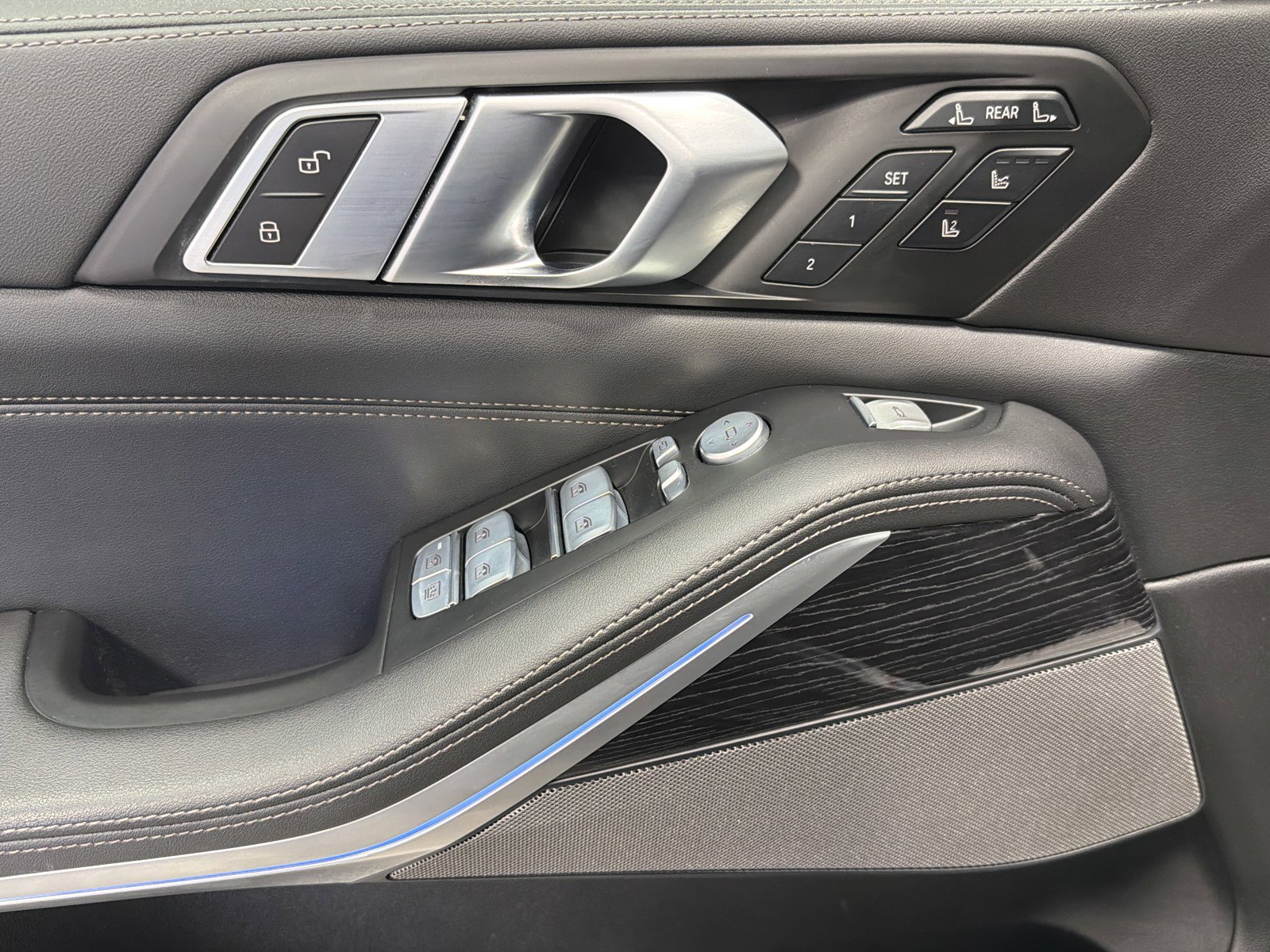 Used 2023 BMW X7 xDrive40i w/ Executive Package image 19