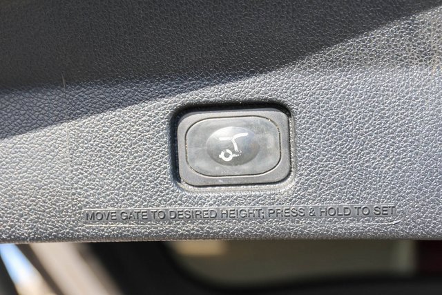 Used 2016 Ford Explorer XLT w/ Equipment Group 202A image 10