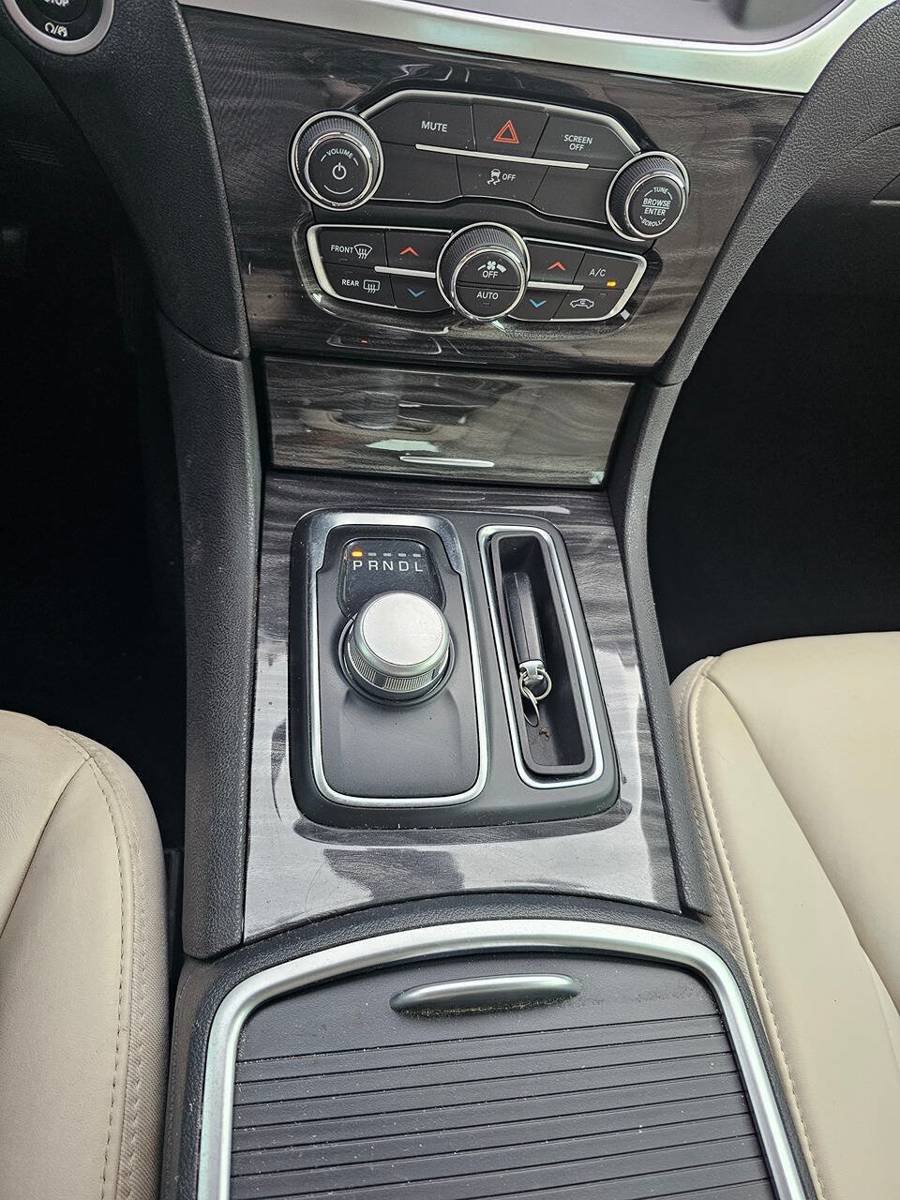 Used 2019 Chrysler 300 Touring w/ Quick Order Package 2EF RWD image 19
