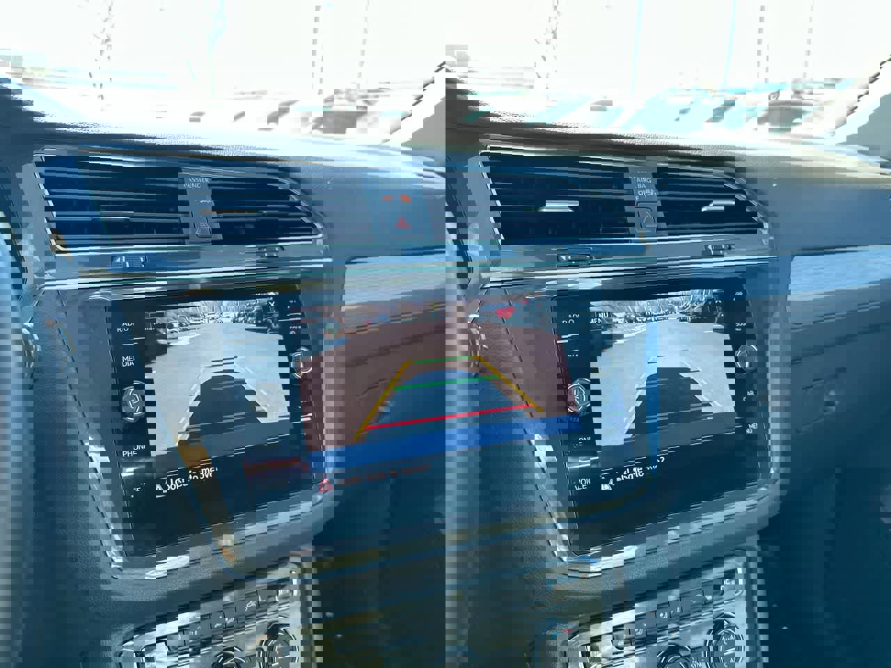 Used 2019 Volkswagen Tiguan SE w/ Panoramic Sunroof Package image 32