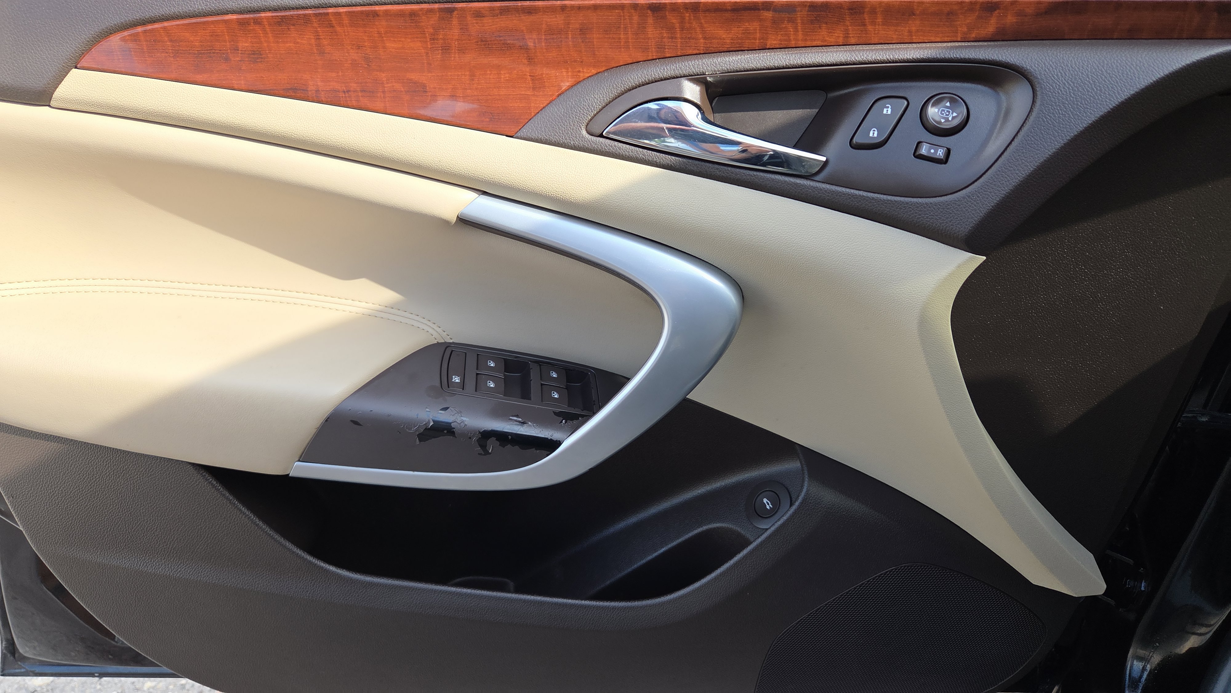 Used 2017 Buick Regal Sport Touring image 17