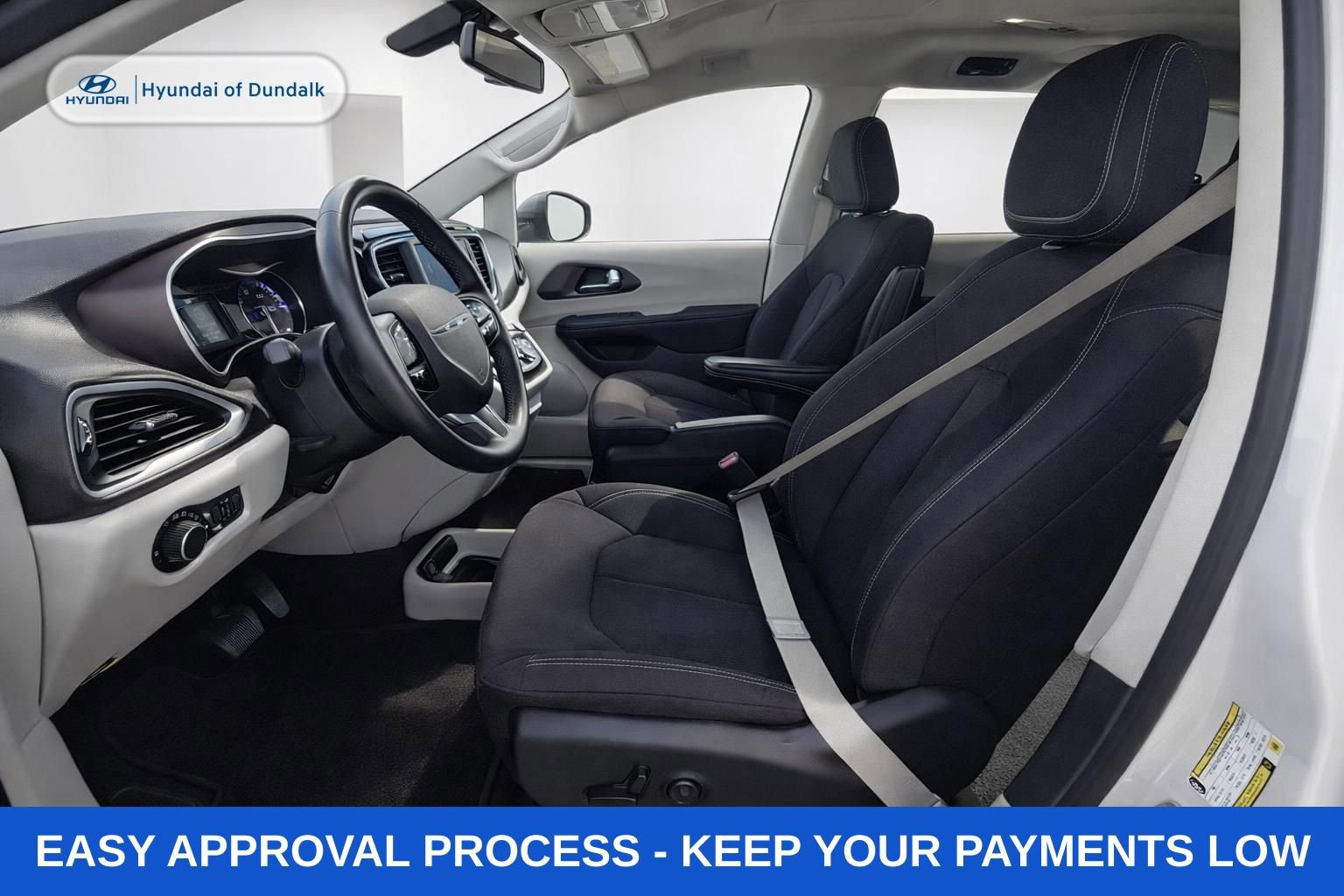Used 2022 Chrysler Voyager LX image 15
