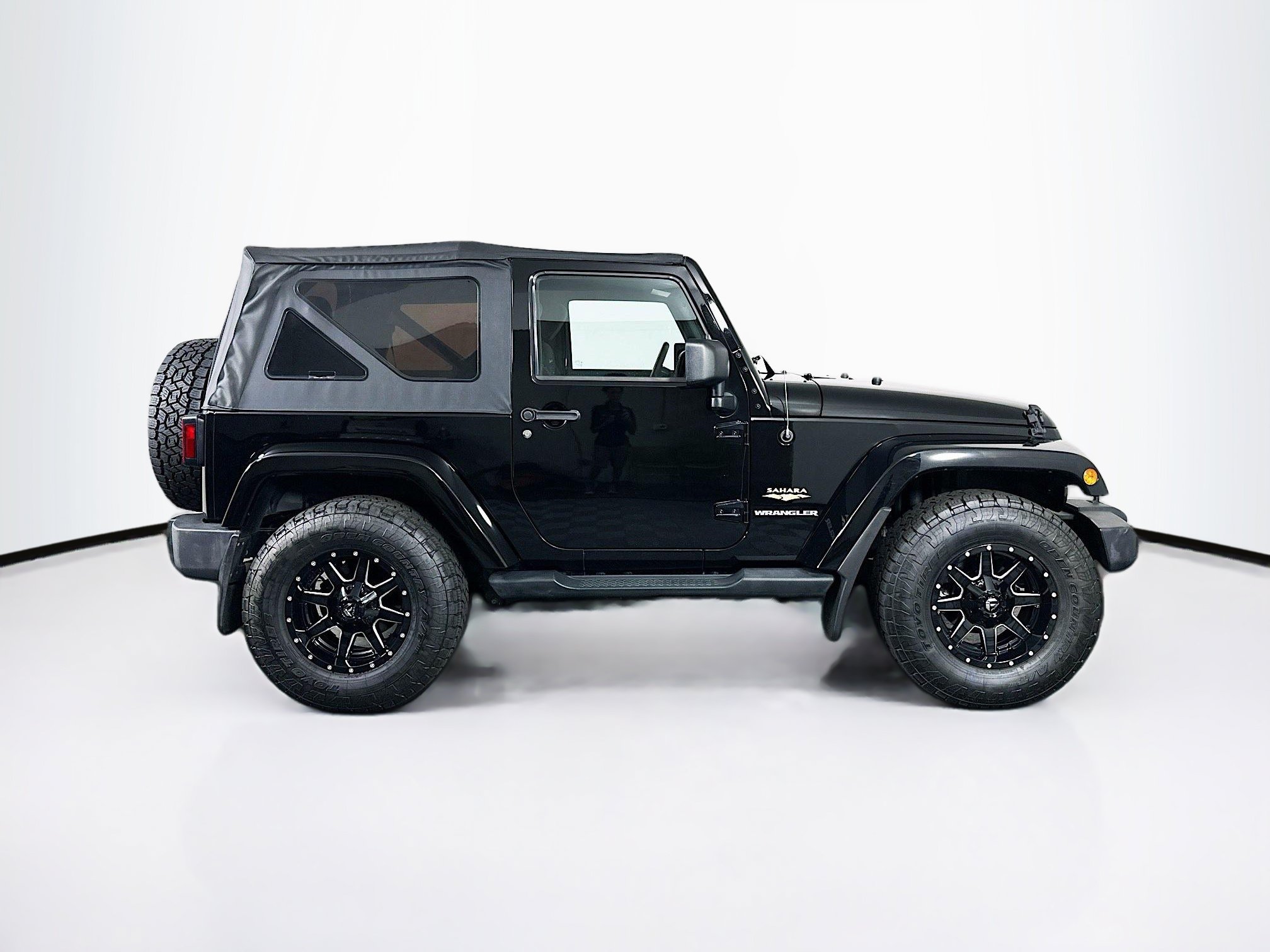 Used 2014 Jeep Wrangler Sahara w/ Connectivity Group AWD/4WD image 10