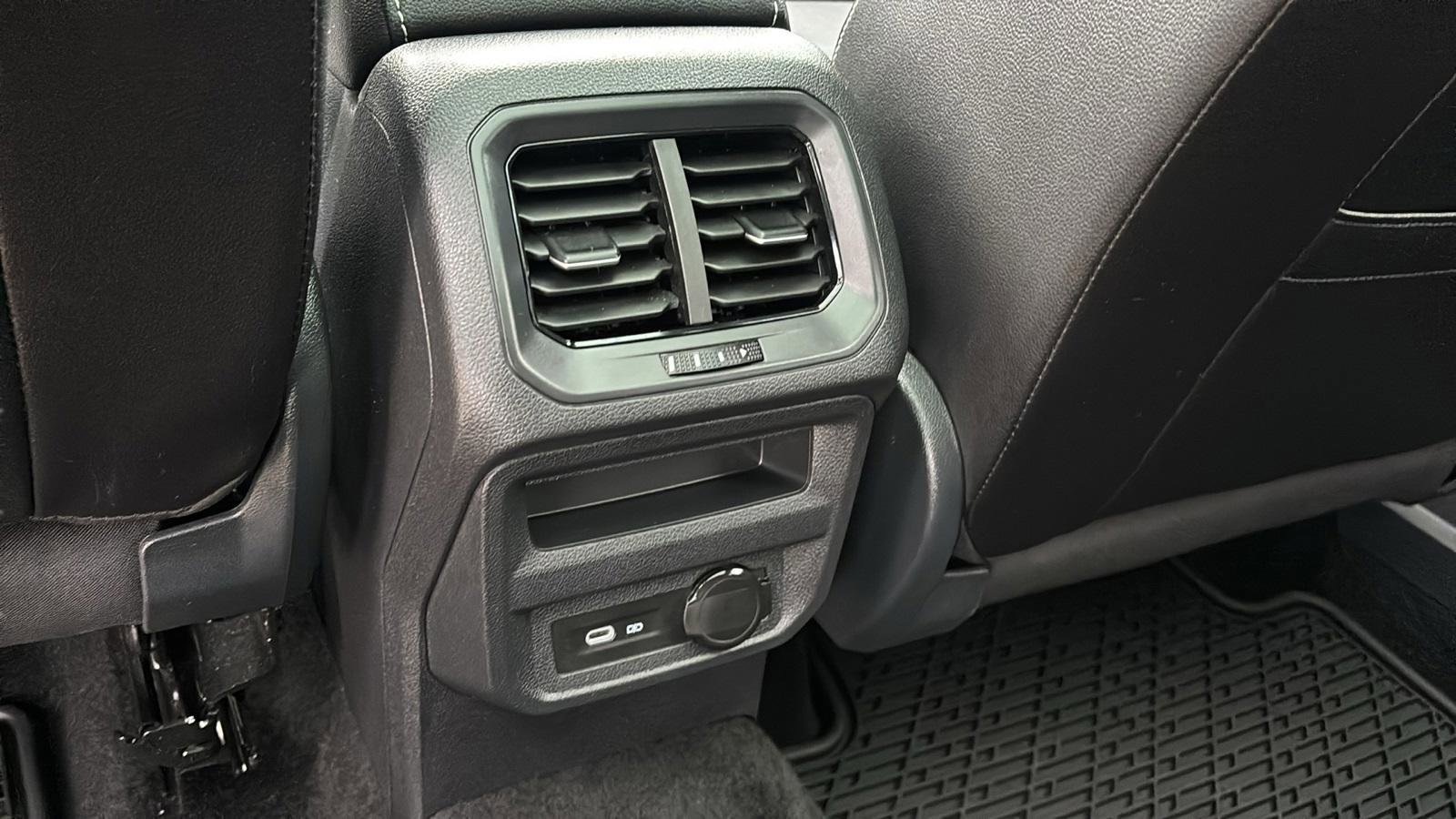 Used 2024 Volkswagen Tiguan SEL R-Line image 30