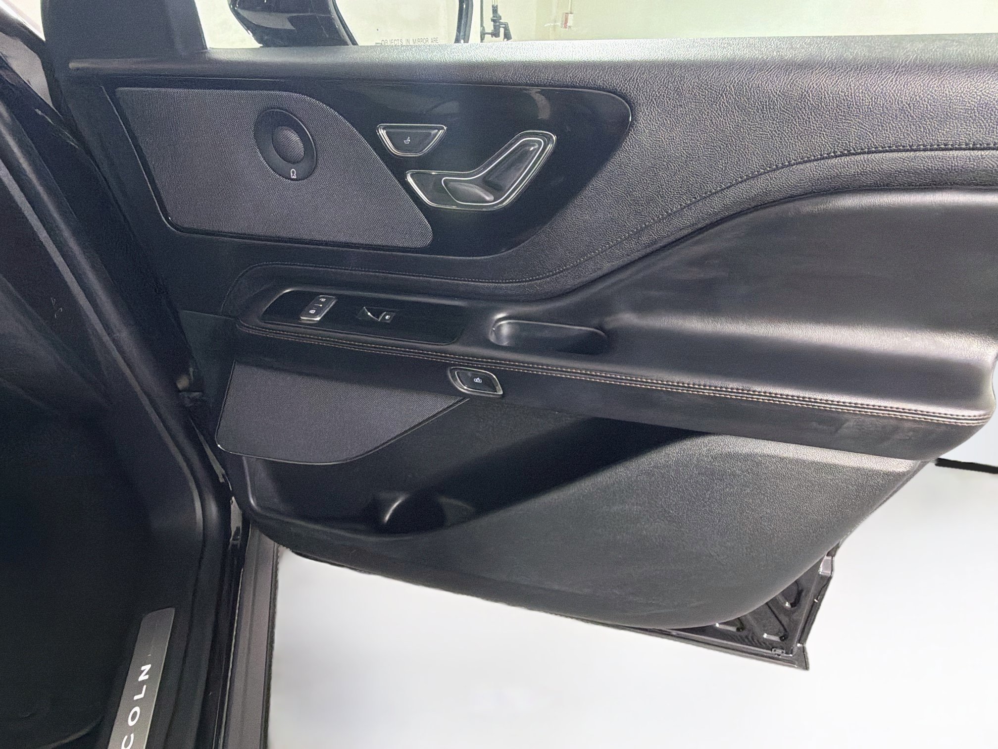 Used 2024 Lincoln Aviator Reserve RWD image 36
