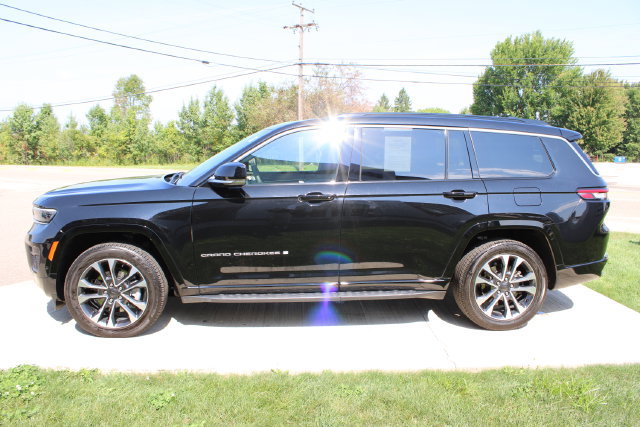Used 2025 Jeep Grand Cherokee L Overland w/ Luxury Tech Group IV AWD/4WD image 32