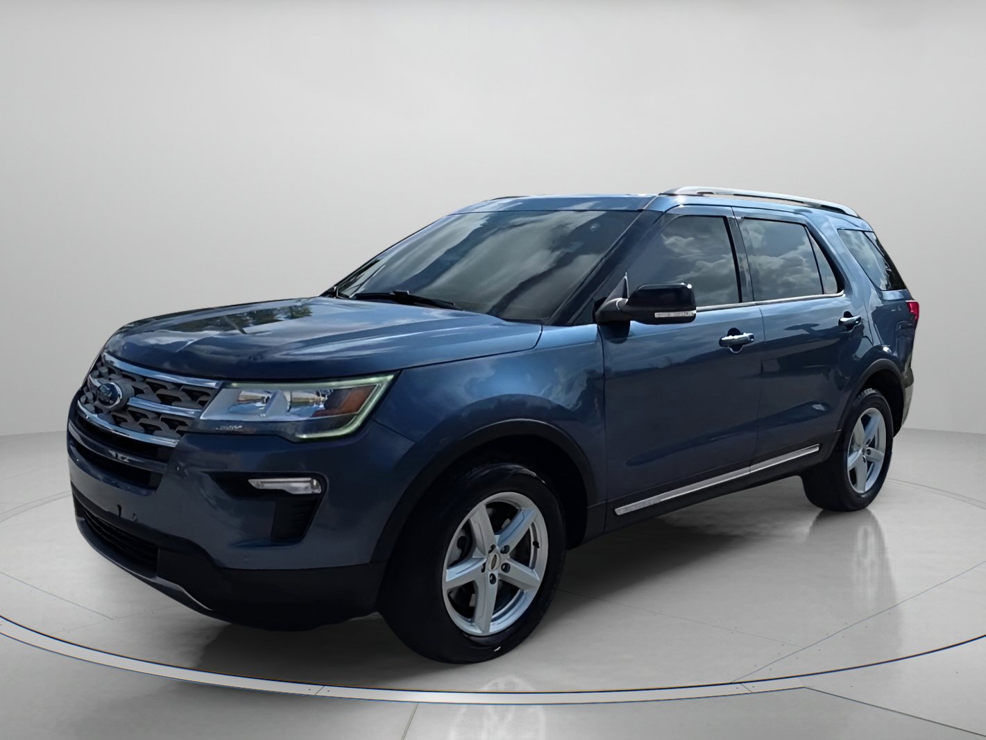 Certified 2018 Ford Explorer XLT w/ Equipment Group 202A image 12