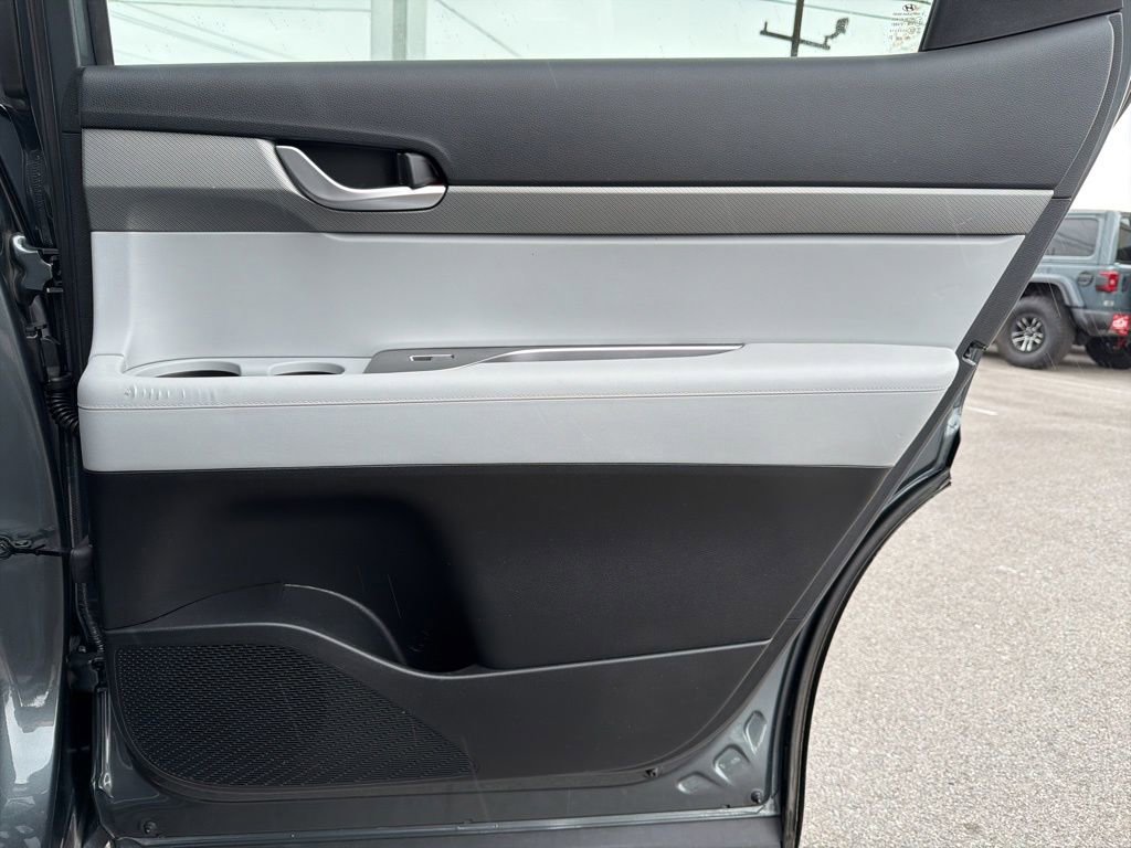 Used 2023 Hyundai Palisade SE image 16